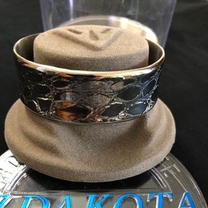 Dakota cuff